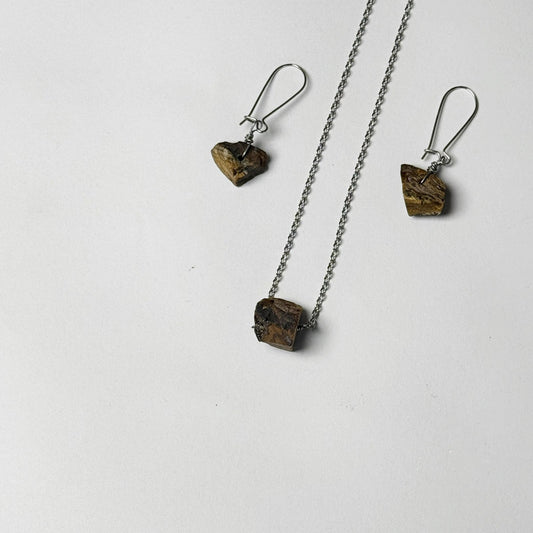 Bundle Stone necklace with earrings